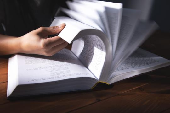 想理解人工智能对经济影响的财经书推荐