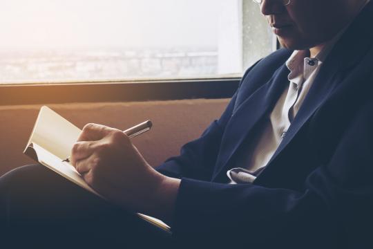 从历史看金融制度演变的经典书籍有哪些：适合希望搭建宏观与金融认知框架的读者