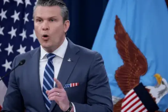 国防部长皮特·赫格塞斯引用圣经抨击新闻媒体：“我们的媒体就像那些法利赛人”