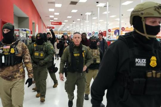 在美企业成移民执法新焦点 多地商界调整应对策略