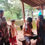 印度分散的劳动力：疫情暴露数据缺口，奥里萨邦推出WhatsApp聊天机器人协助流动工人登记