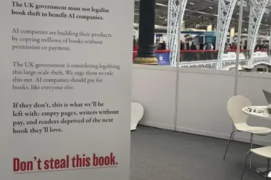 理查德·奥斯曼、米克·赫伦与石黑一雄等近万名作家联名抗议AI，发布“空白”书籍