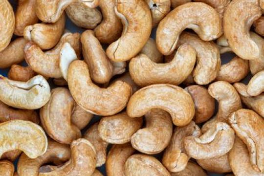 生腰果与烤腰果：哪种更有利于铁和硒的吸收？