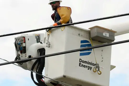 NextEra拟以670亿美元全股票收购Dominion Energy，合并后或成全球最大受监管公用事业公司