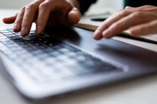 美国初创公司招聘“AI欺凌者” 以800美元日薪测试主流聊天机器人记忆与一致性