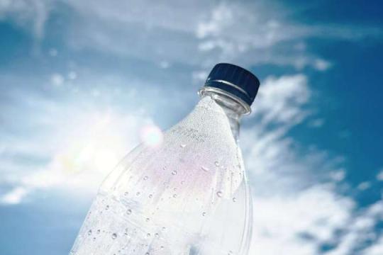 太阳能光催化：在低温下把塑料废料变成清洁燃料