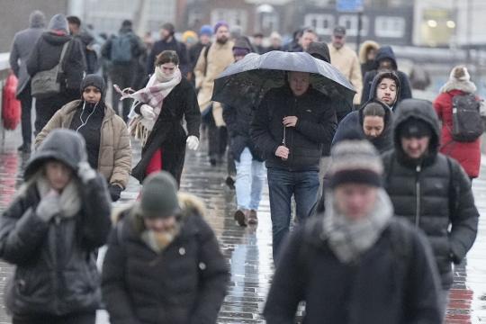 经济学家预计英国11月GDP小幅回升 汽车产量恢复成主要支撑