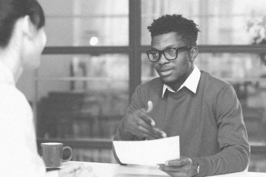 研究：求职者“资历过高”反而降低录用概率