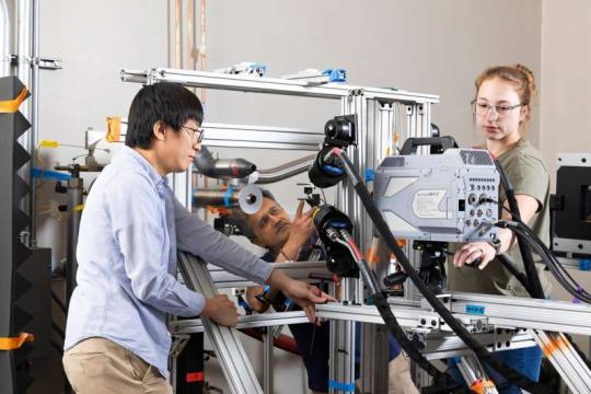 马赫1.5实验揭示超音速喷气机着陆噪声的共振反馈机制