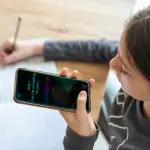 调查：英格兰中学教师称学生依赖人工智能或削弱批判性思维等核心能力