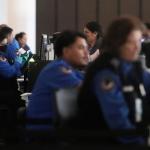 美国机场安检人手吃紧再现 私营承包模式引发争议