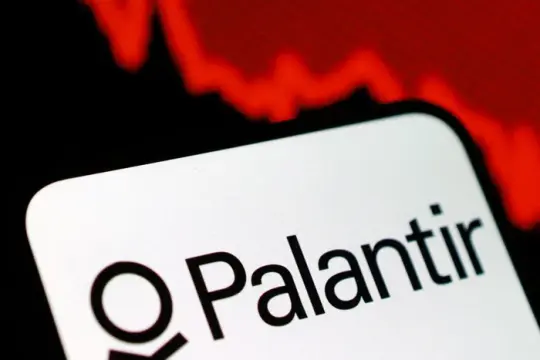 Palantir英国负责人批评“意识形态”团体，英政府评估终止NHS 3.3亿英镑合同选项