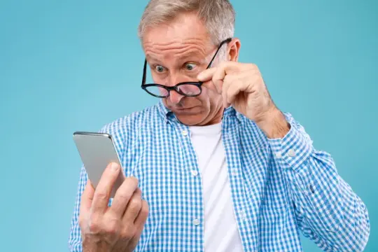 SYBAU、WYLL 和 PMO：最新青少年短信缩写都是什么意思？