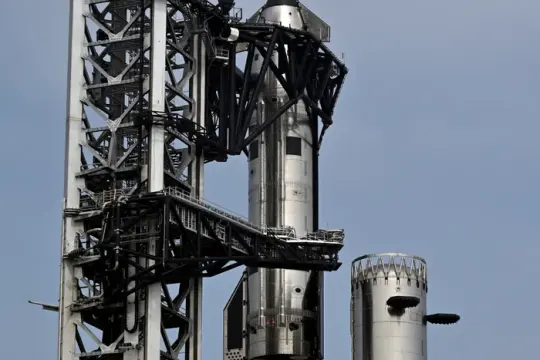 SpaceX披露IPO计划：拟以1.75万亿美元估值登陆纳斯达克，最高募资800亿美元