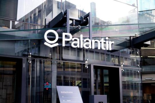 Palantir股价跌至六个月低位 市场关注自由现金流与期权策略