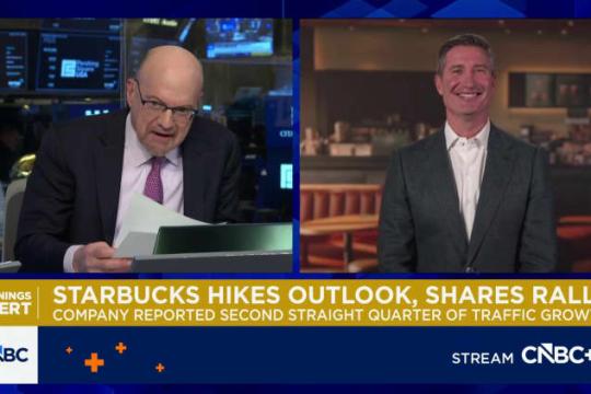 星巴克上调全年业绩指引 第二财季客流与同店销售双增