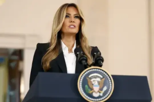 特朗普白宫举办亚马逊MGM纪录片《梅拉尼娅》首映，明尼阿波利斯联邦特工枪杀事件引发全国愤怒