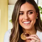 一位营养师分享她如何通过饮食摄入每日100克蛋白质以增肌