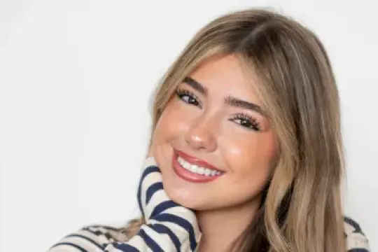 Embreigh Courtlyn 签约 WME、Untitled 与 The Loft Entertainment