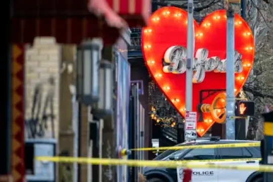 在奥斯汀酒吧枪击案造成三人死亡后，SXSW与执法部门保持“密切协调”筹备2026年音乐节：我们深感悲痛