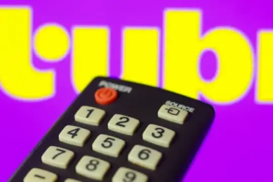 Tubi推出两部面向Z世代的原创剧集，并与苹果合作推出F1赛事另类直播