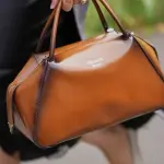 上班佩戴奢侈品可能影响你的加薪与晋升