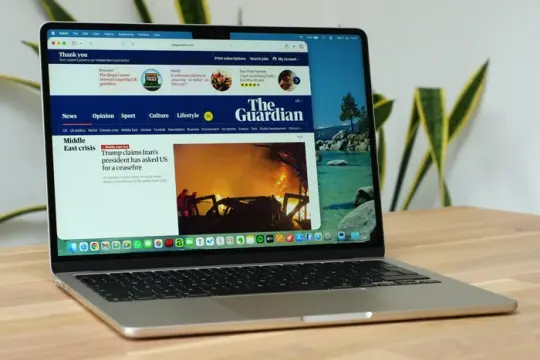 MacBook Air M5评测：性能与存储升级，苹果轻薄本迎来新竞争