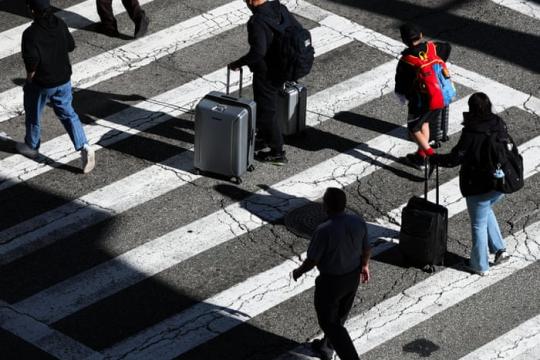 特朗普政府暂停75国移民签证处理