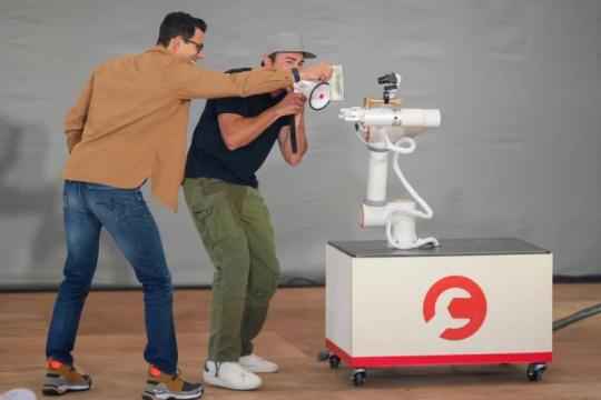 Rivian创始人Scaringe押注工业机器人：新公司Mind Robotics估值约20亿美元