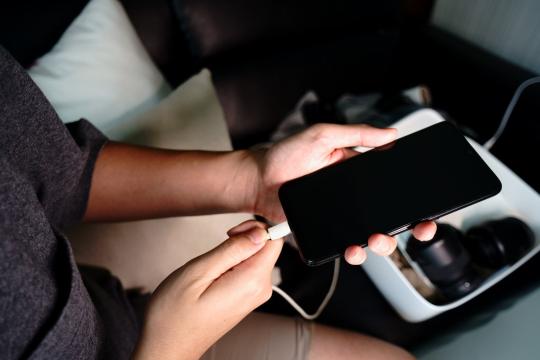 冬季风暴预警发布后，家庭网络设备被建议优先断电防电涌