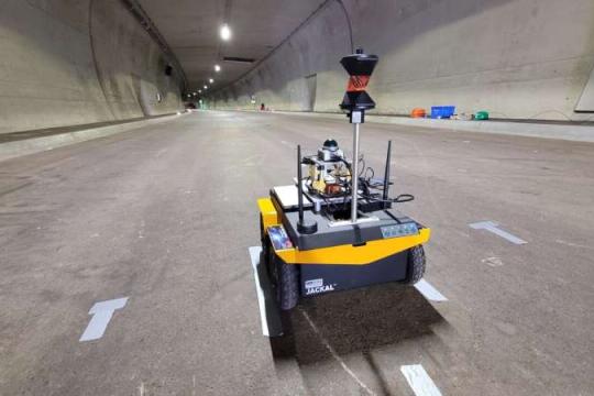 新型地下救援导航系统利用机器人与UWB构建动态地图