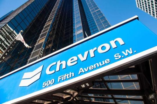 雪佛龙上调股息幅度低于预期 股价接近目标价引发估值讨论