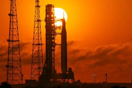 佛罗里达太空海岸迎阿尔忒弥斯II号发射：卡纳维拉尔角与泰特斯维尔人潮涌动