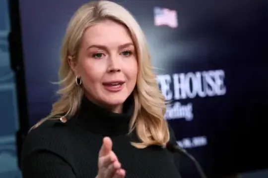 白宫新闻秘书回避斯蒂芬·米勒是否会为称亚历克斯·普雷蒂为“刺客”和“国内恐怖分子”道歉的问题