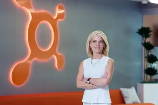 我是Orangetheory总裁。作为内向者，我依靠工作日的两次休息和穴位按摩垫来充电