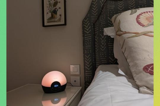 Lumie Bodyclock Glow 150日出闹钟评测：可编程黎明模拟与医疗器械认证成主要卖点