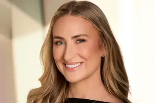 凯蒂·康威晋升为罗宾·罗伯茨ABC新闻工作室制作部门执行制片人