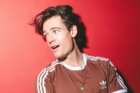 马里奥·阿德里昂宣布三月推出首个脱口秀专场《我的奋斗》