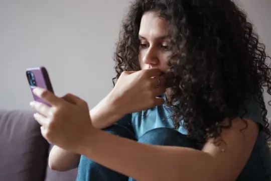 谷歌取消基于众包健康建议的AI搜索功能“What People Suggest”