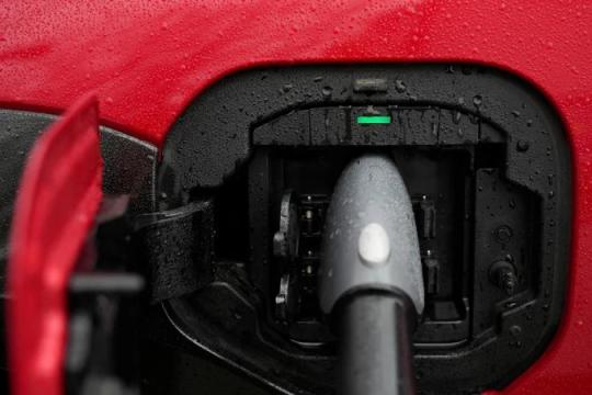 在战争推高油价背景下 电动汽车能否缓解用车成本压力？