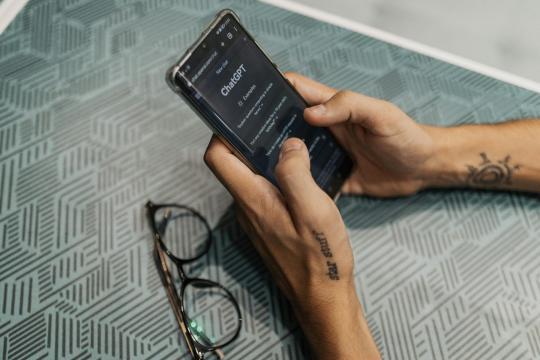 科学家称调整ChatGPT数据设置后两年研究记录消失，引发对存储风险关注