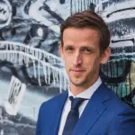 Tony Robbins与Calm前员工联合创立AI治疗应用The Path，强调心理健康安全性