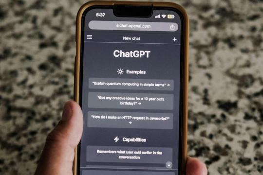 ChatGPT最新模型被指引用xAI“Grokipedia”回答冷门问题，引发准确性与偏见担忧