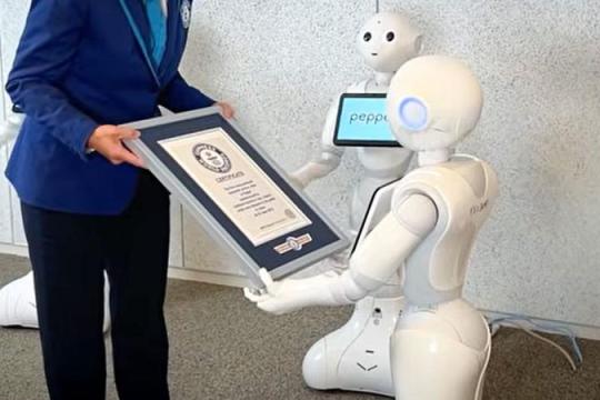 人形机器人「Pepper」获吉尼斯认证，软银推出搭载AI接待功能新机型「Pepper+」