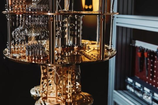 量子计算概念股分化：D-Wave Quantum 与 IonQ 路线、估值与市场预期对比