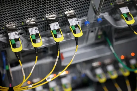 英国押注人工智能：资金去向与潜在风险成焦点——播客