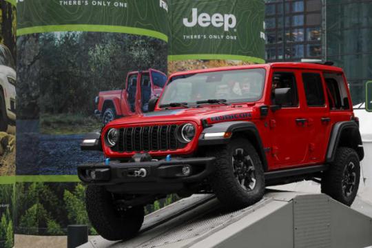 Stellantis因需求转弱及政策变化将停产Jeep和Chrysler插电式混动车型