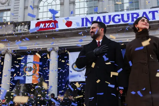 纽约新任市长马姆达尼就职典礼引发多重“刷屏”时刻