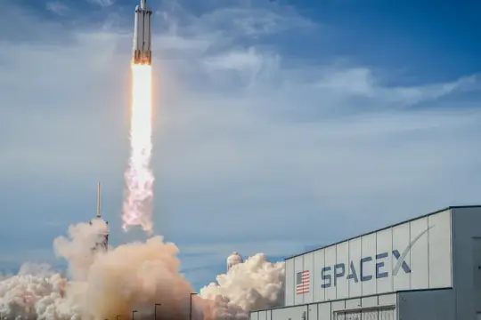 马斯克推动SpaceX收购xAI 合并估值达1.25万亿美元