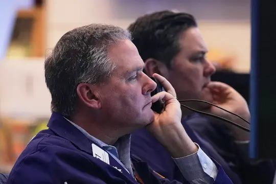 美国突袭委内瑞拉后油价走高 华尔街能源与科技股领涨